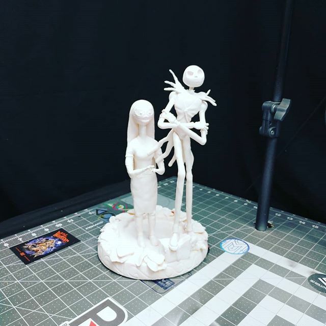 BarelyMaking1t's tweet photo. #jackskellington #sallynightmarebeforechristmas  Primed and ready to be painted !! #hatchbox #cr10 #creality #ender3 #crealityender3#nightmarebeforechristmas https://t.co/1GufNYvd0C https://t.co/UosSsZWYS3