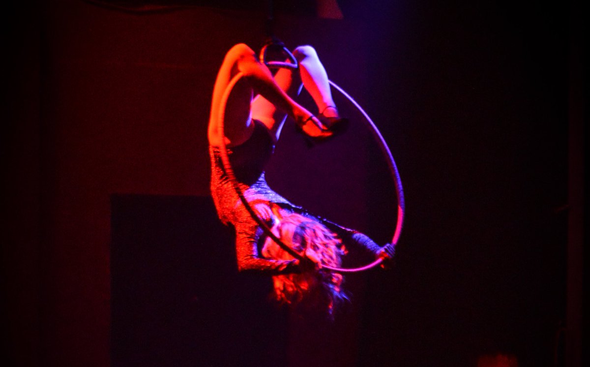 TheUnmarkedDoor's tweet photo. Bent out of shape that tomorrow is Monday? Come on down to the #CrimsonCabaret (and quote “SUNDAYONLY” for 63% off tonight’s show only!). Don’t miss this immersive spy thriller experience that @tinpanla called “one of the finest immersive experiences!”
https://t.co/g8SRRyoWjO https://t.co/rBR9ai6XWB