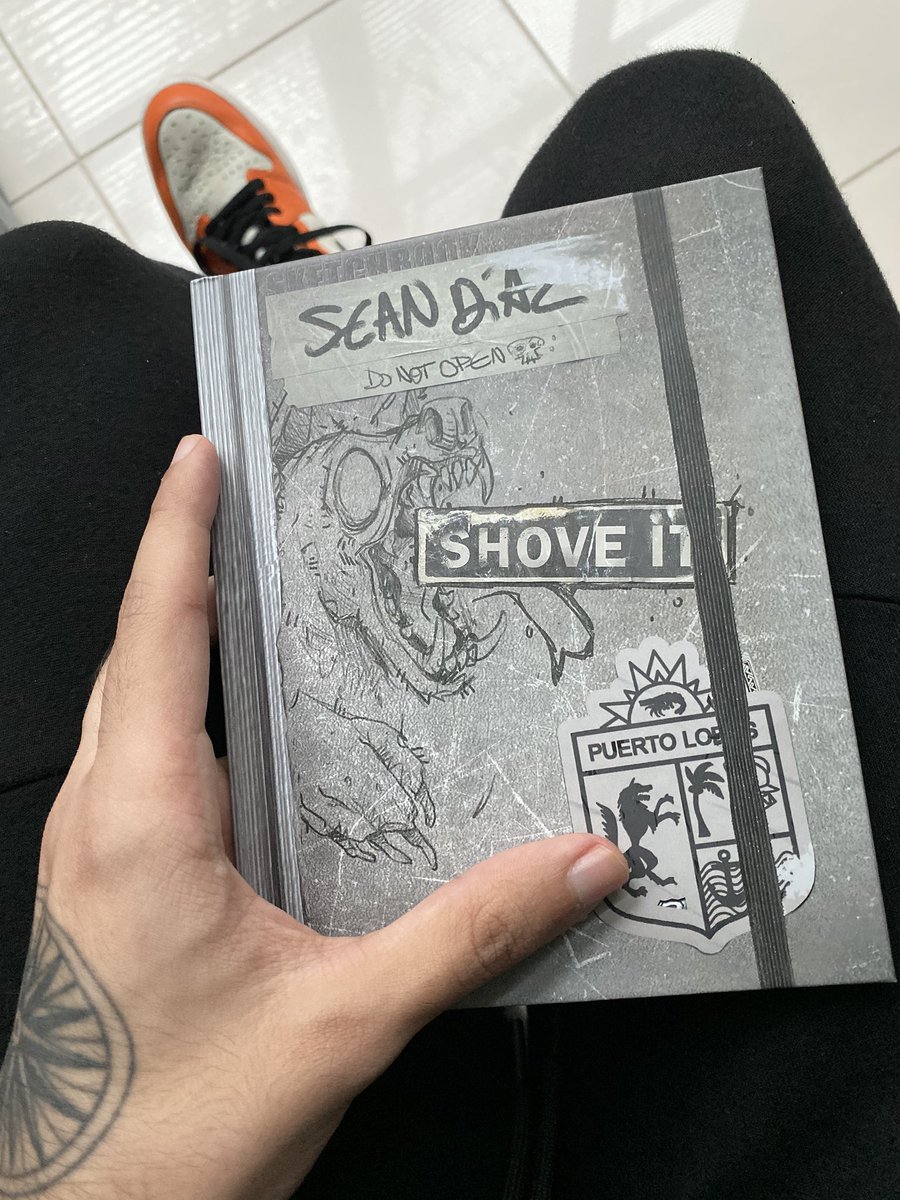 _gabrielpicolo's tweet photo. Got the life is stange 2 collector’s edition box from one the LiS team members and I’m so floored, this is the best gift 😭💕 https://t.co/bYJoiaYxCd