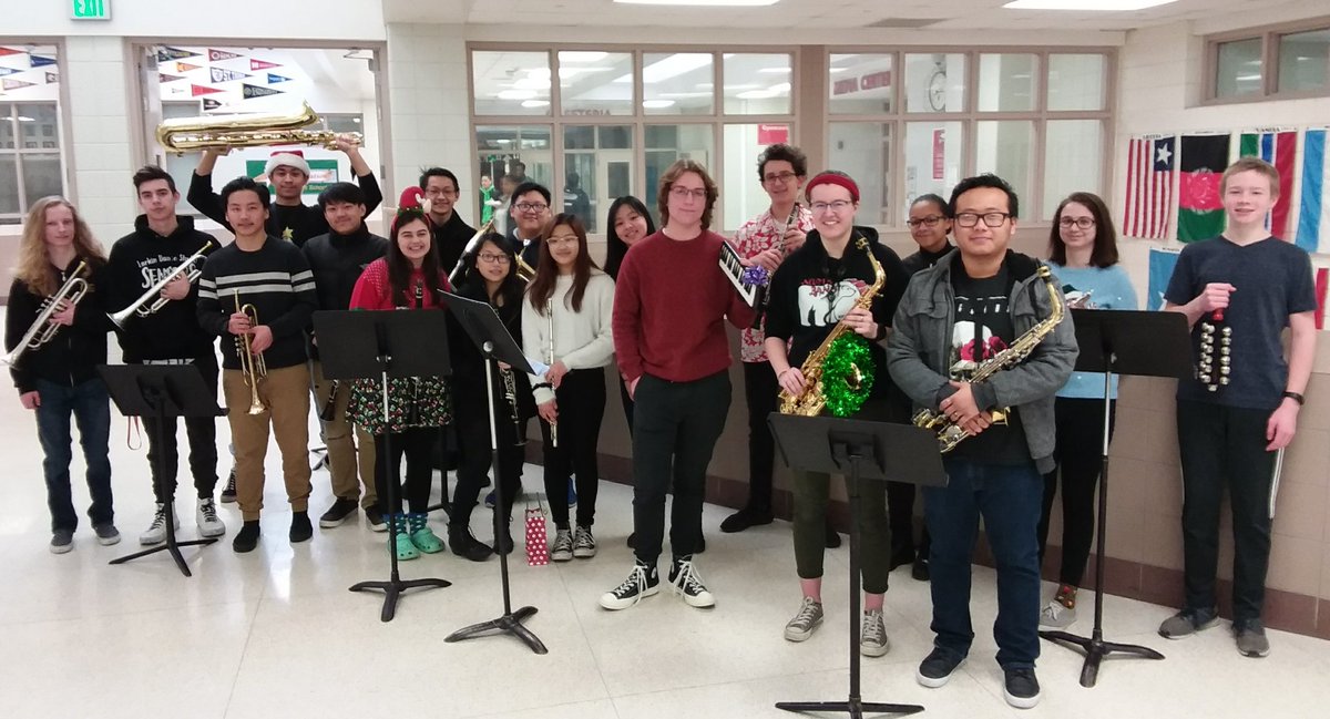MrAHammerman's tweet photo. Traditions from the day before break continue:
- A festive morning atrium performance from #TheMistletones
- 15 #ForeverPolars stopped by to deliver messages about college and life after high school
#622Proud #BecauseMusic #Support622Arts #ThanksJosie #MarkWasLate
On to 2020! https://t.co/Un5qynllTa
