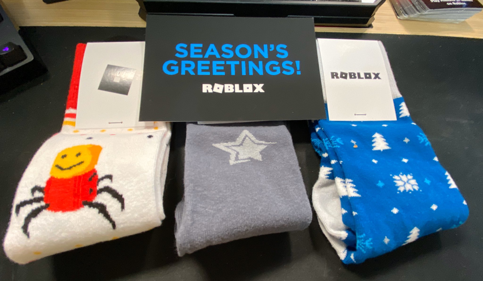 Kreekcraft On Twitter Thanks Roblox For The Holiday Package Love The Despacito Spider Socks - roblox despacito spider how to make