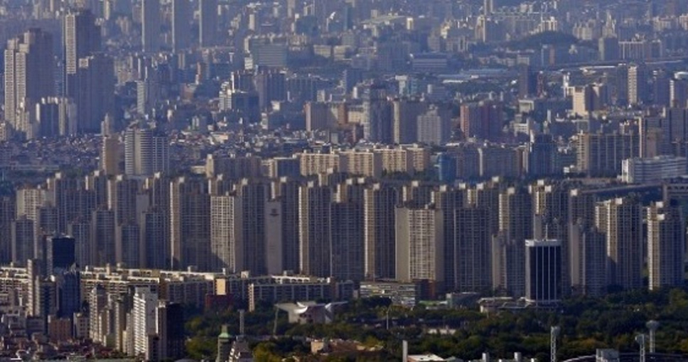 집을 6~10채 가진 이들도 4만9819명으로, 작년보다 2.1% 증가했습니다. ‘집 부자’의 증감은 주택매매가 추이와 정부의 임대주택 등록정책과 궤를 같이하는 것으로 보입니다.

bit.ly/2EM6k9i [10채 넘는 ‘집 부자’ 3만7487명...통계 집계 이후 최대]