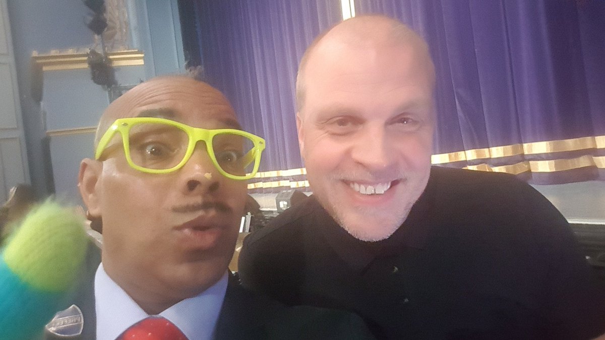 2mexicans's tweet photo. @lowestoftpanto Ho yes it is ! great to start the Christmas break with a wonderfully Christmas pantomime full of fun&amp;laugher; great dance routines staring 7 yrs darcy Simms loved your performance life doesn't get any better ho yes it does im going to see it again well done all ! https://t.co/t6iEtK3k4l