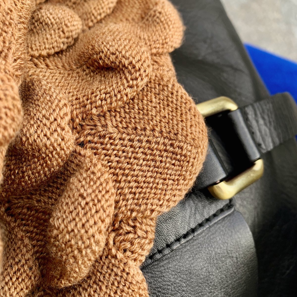 knitbykn's tweet photo. IMMER DABEI. Mein Poncho ist mein ständiger Begleiter, denn das schöne Strickteil passt in die Handtasche. Wenn ich in die Kälte raus muss, kuschle ich mich einfach hinein. #knitbykerstinnaegler #allinonepiece #strickmode https://t.co/4NW14Hk1sT