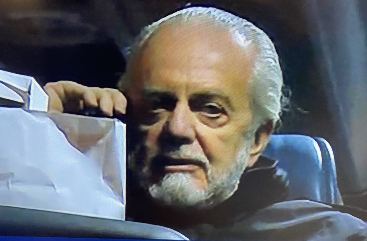 napolimagazine's tweet photo. FOTO SLIDE - @ADeLaurentiis sul pullman del Napoli dopo la vittoria contro il Sassuolo https://t.co/i4U1AJKjo0