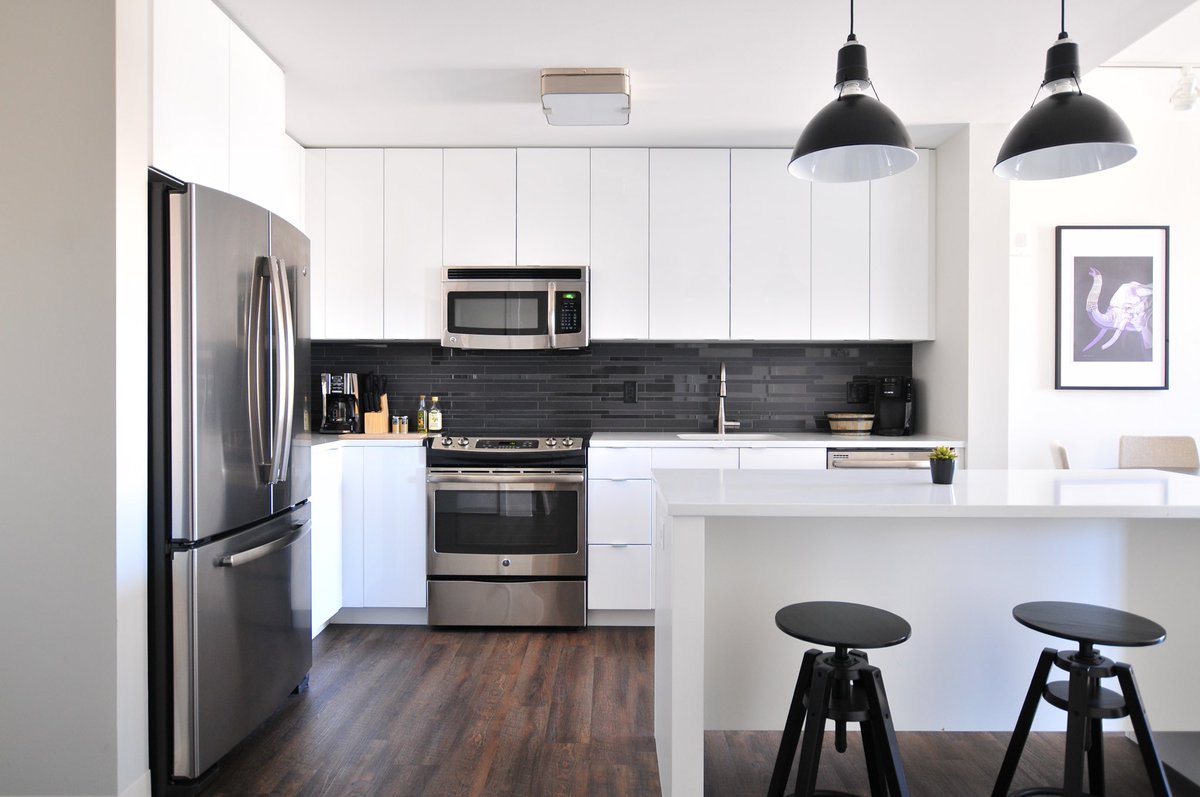 TexYas's tweet photo. The kitchen, other than functional, should also be an integral part of the rest of the house. Especially in an open plan, the kitchen should match the quality of the lighting and finishes, in a way that it becomes part of the Living/Dining area: https://t.co/cFo9bhlUlg https://t.co/L6h7rIkWZf