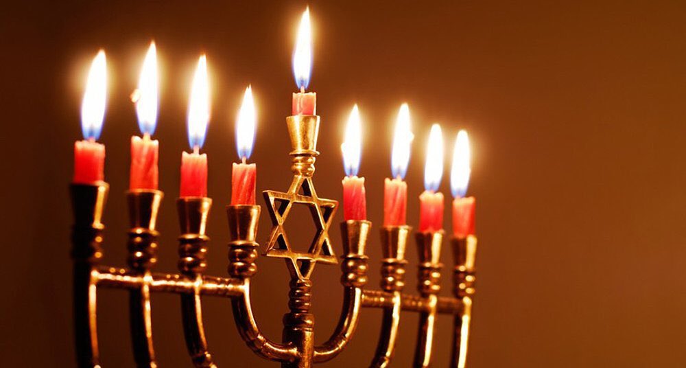 AlbertorioHec's tweet photo. Feliz #Janucá a todos nuestros hermanos judíos. #HappyHanukkah to all of our jewish brothers and sisters. #TSBF @fortalezapr https://t.co/UNSZ9Ojzh3