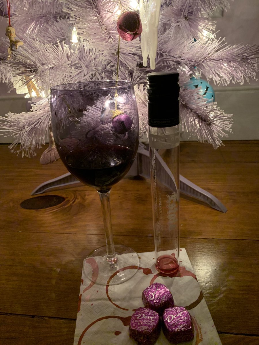 twin_cheermom4's tweet photo. Cheers! Night #10 Taste of Spain La Mancha ESTOLA Tempranillo 2017. #12nightsofwine ๐ https://t.co/Esyn7A04JN