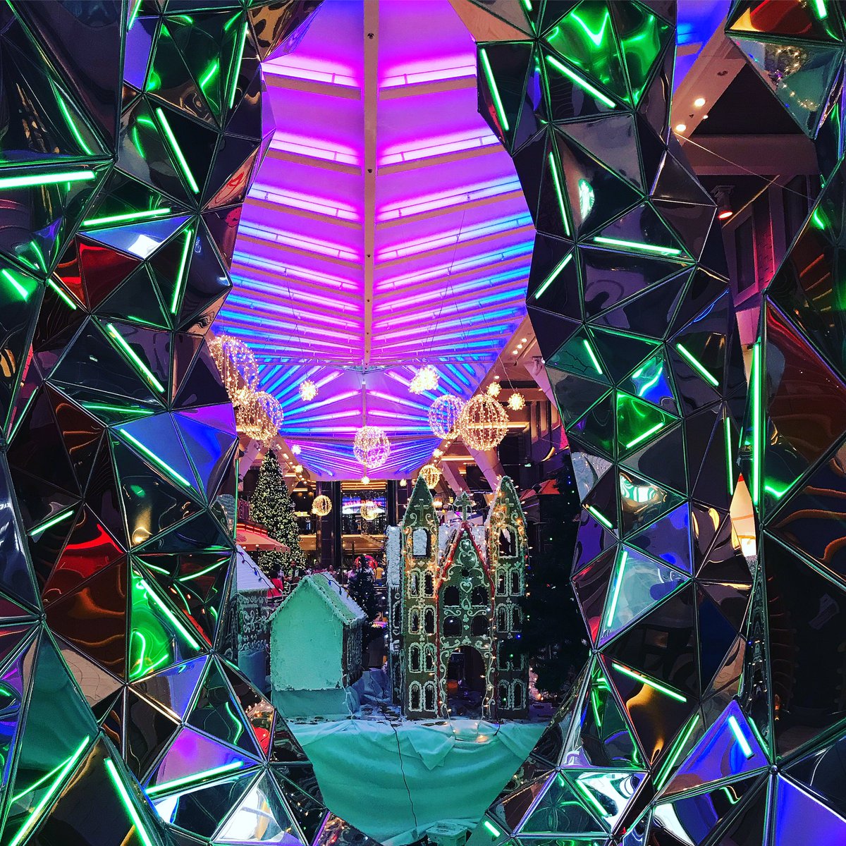 burtbulos's tweet photo. A prism-like view of The Promenade on The Symphony of The Seas #royalcarribean #royalcarribeancruise #cruise #symphonyoftheseas #caribbean #stthomas #stkitts #cocokay #vacation #actor #actorslife #writer #writerslife #producer #filmproducer #dothework https://t.co/a6c5KcLQBf