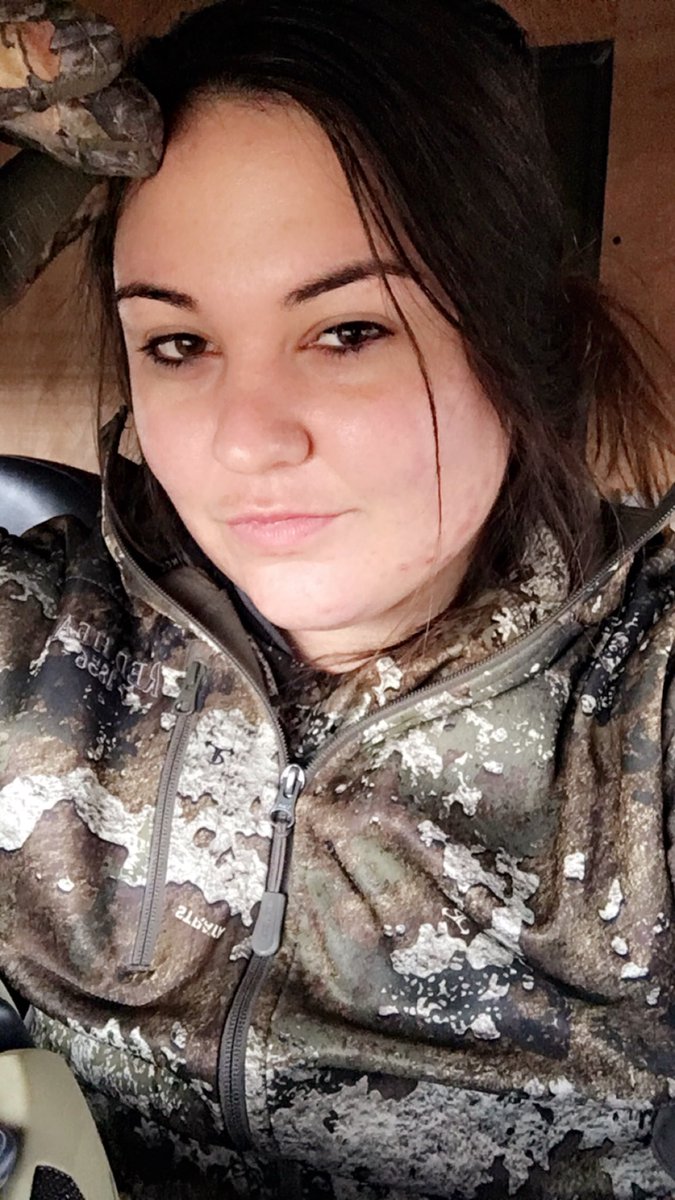 emily_nicole11's tweet photo. Killed my first deer ❤️ #CullBuck #WestTexas https://t.co/jlbtWPXEB6