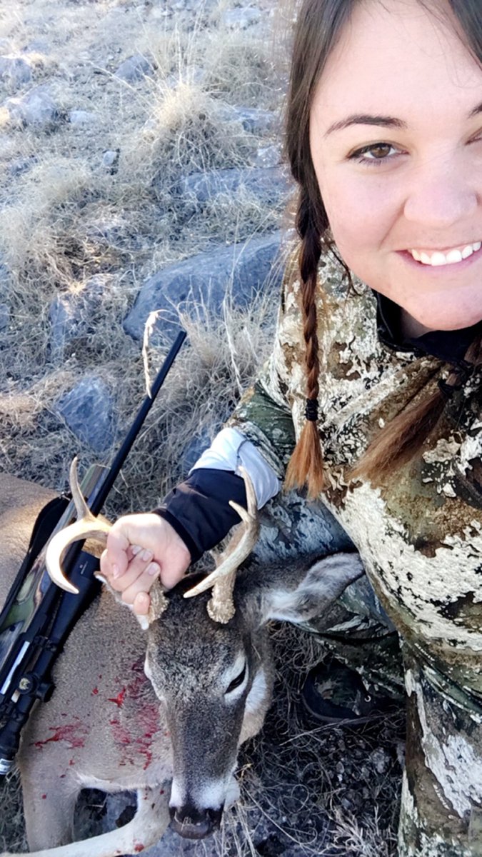 emily_nicole11's tweet photo. Killed my first deer ❤️ #CullBuck #WestTexas https://t.co/jlbtWPXEB6