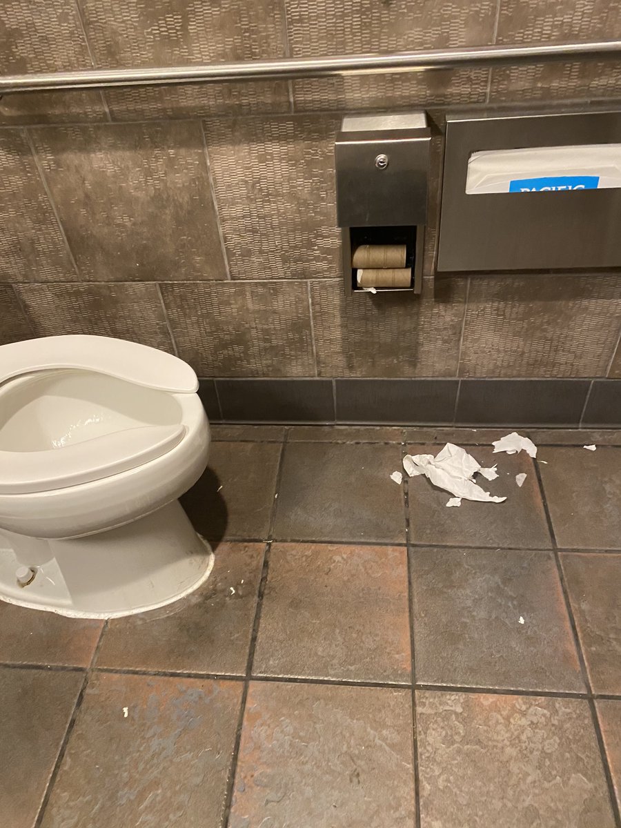 babs611's tweet photo. #starbucks bathroom at Calumet City https://t.co/WnPXK0eGje