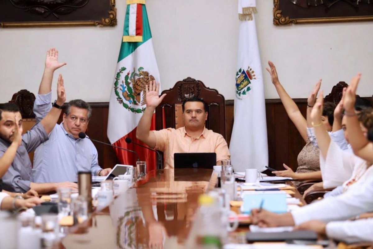 LaRevistaP's tweet photo. #Cintillo Cabildo aprueba Presupuesto de Egresos de Mérida para el ejercicio fiscal 2020. @AyuntaMerida @RenanBarrera @LaRevistaP Edición 1571 #Portada  
https://t.co/jGDc0eyRb2 https://t.co/qR2XEZrnsQ