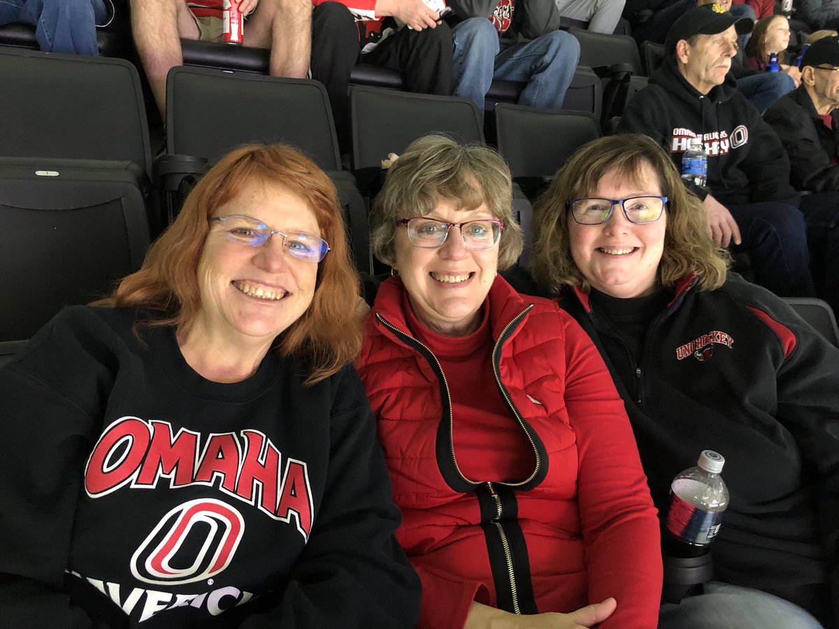 DFordCreighton's tweet photo. ⁦⁦@omavs⁩ #EveryoneForOmaha 
Merry Friendsmas! https://t.co/A53XGihtlr