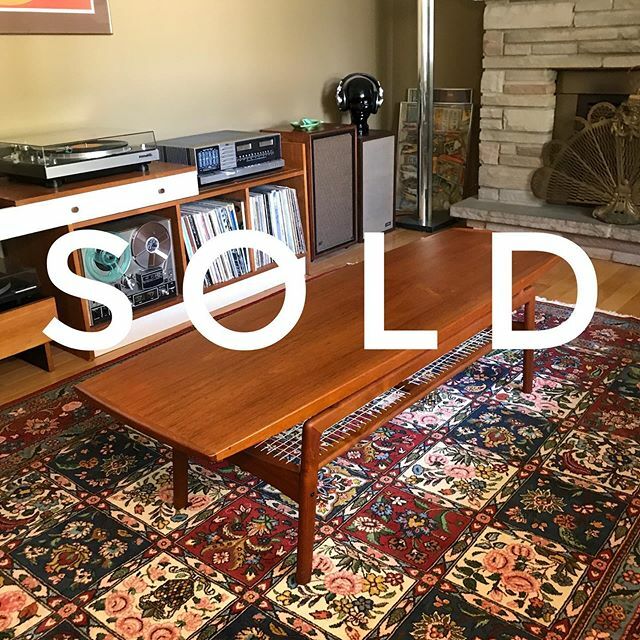 Picklenco's tweet photo. Arne Hovmand Olsen Teak Surfboard Coffee Table Sold and heading to its new home for Christmas 🥰🎄
#teak #vintage #teaktable #coffeetable #chairdesign #midcenturymod #teakcoffeetable #vintagechair #furnituredesign #norwegian #retrochair #madeindenmark #scandinaviandesign #desi… https://t.co/bA6rZjJxBi