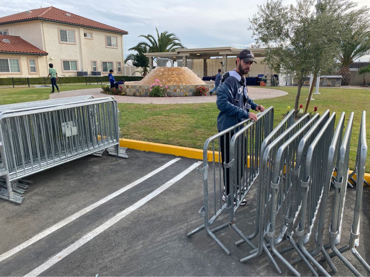 MuslimYouthUSA's tweet photo. After the conclusion of #JalsaWC at @thechinomosque,#MuslimYouth were able to disassemble the site within minutes, in an efficient manner. #WhatMuslimsDo. https://t.co/uoKenKYglo