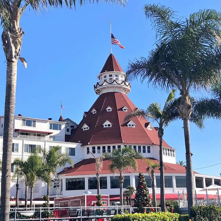 barclaybadger's tweet photo. Top Tweet: @suziday123: 'The holiday season in @visitsandiego isn’t complete without a visit to historic @delcoronado Loved this year’s white theme & who wouldn’t want to ice skate with an ocean view ⛸🌊🎄🎶🎅 #SundayF… https://t.co/taIG6KYXX3, see more https://t.co/24PApL2jrQ
