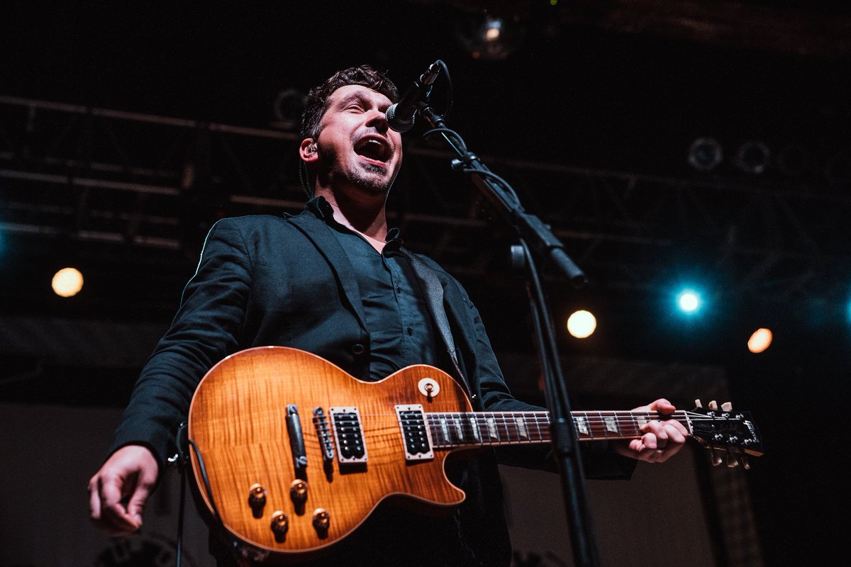 hansonmusic's tweet photo. Last night’s show was the perfect end to the #wintrymixtour and to 2019. Thanks @thePaulMcDonald, @jthrmusic, and everyone who came out to sing and dance along. Who’s ready for 2020?! 

📸 Zack Knudsen https://t.co/GEg6ruaRhT