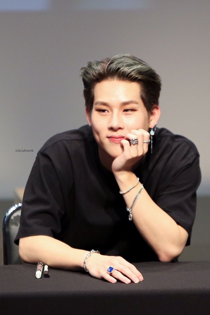 KpopMom5's tweet photo. Let's show our boys the faces behind us Monbebe!💕
Post a picture of you (if you feel comfortable with it) and your bias and write "Proud to be a Monbebe!"
Because...🤘🏻
I'M PROUD TO BE A MONBEBE!💕
Retweet and share! 💕
#StayWithMX7
#7명_절대_포기_안해
@OfficialMonstaX https://t.co/vXO0qczVPf