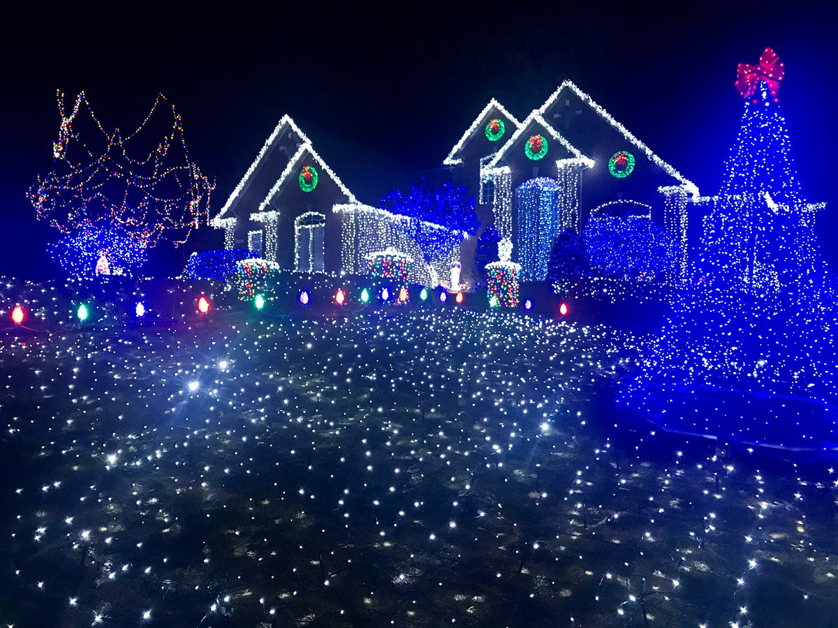 MrsBierley's tweet photo. #NoviHolidayBreak Favorite holiday decoration: My dadβs light display! I may or may not have been raised by Clark Griswold... Always a white Christmas at the Sauchak home! βοΈβ¨ https://t.co/dpIzZ58zeH