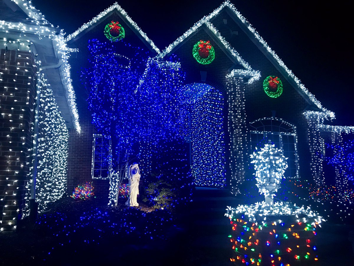 MrsBierley's tweet photo. #NoviHolidayBreak Favorite holiday decoration: My dadβs light display! I may or may not have been raised by Clark Griswold... Always a white Christmas at the Sauchak home! βοΈβ¨ https://t.co/dpIzZ58zeH