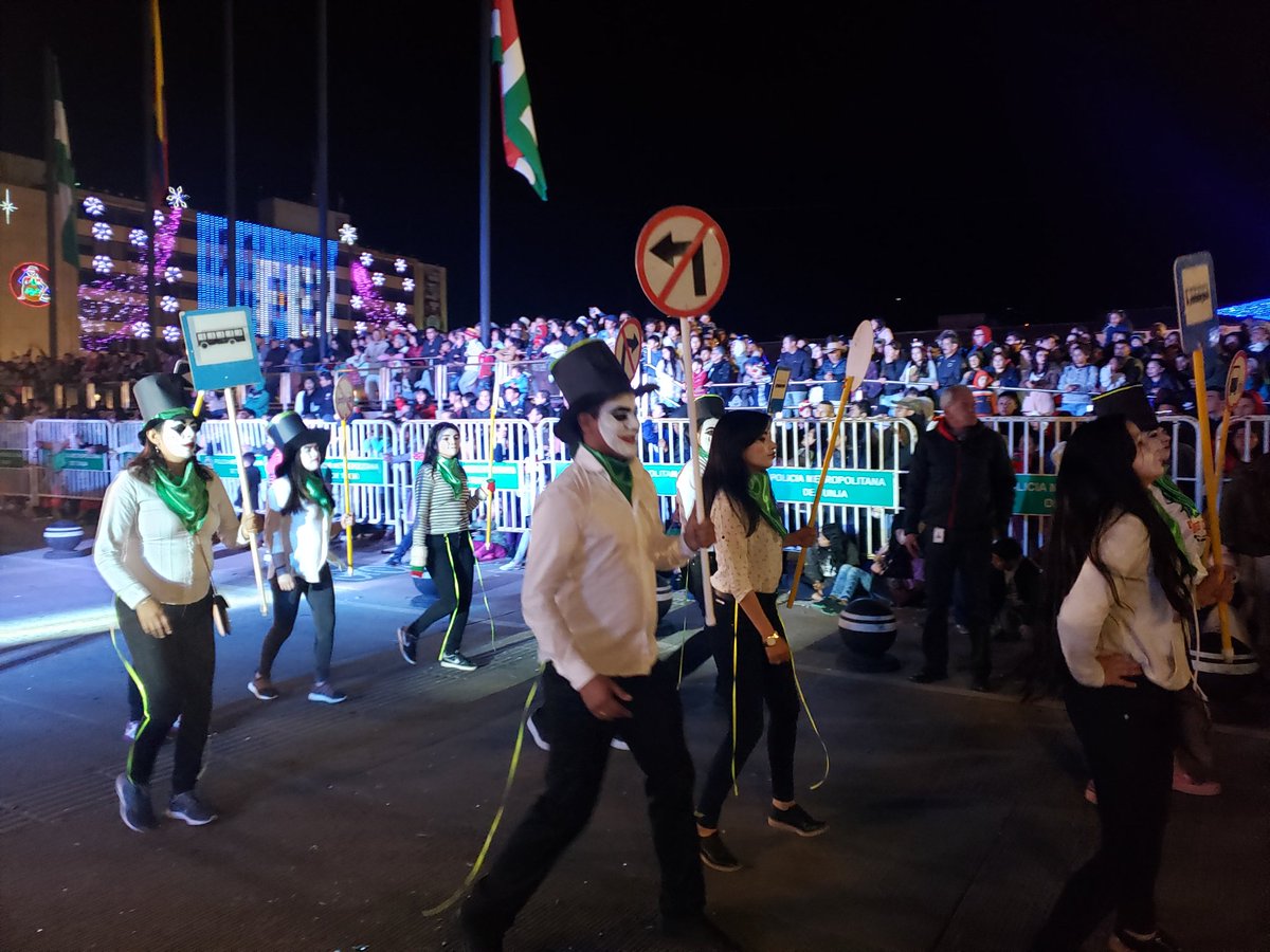 ItboyBoyaca's tweet photo. #AEstaHora En un espacio de tradición llevamos nuestras campañas de seguridad vial, impresas  en esta carroza que participa en el Aguinaldo Boyacense,  un homenaje al bicentenario que va de la mano del respeto a las normas de tránsito. https://t.co/dwUXybYnol