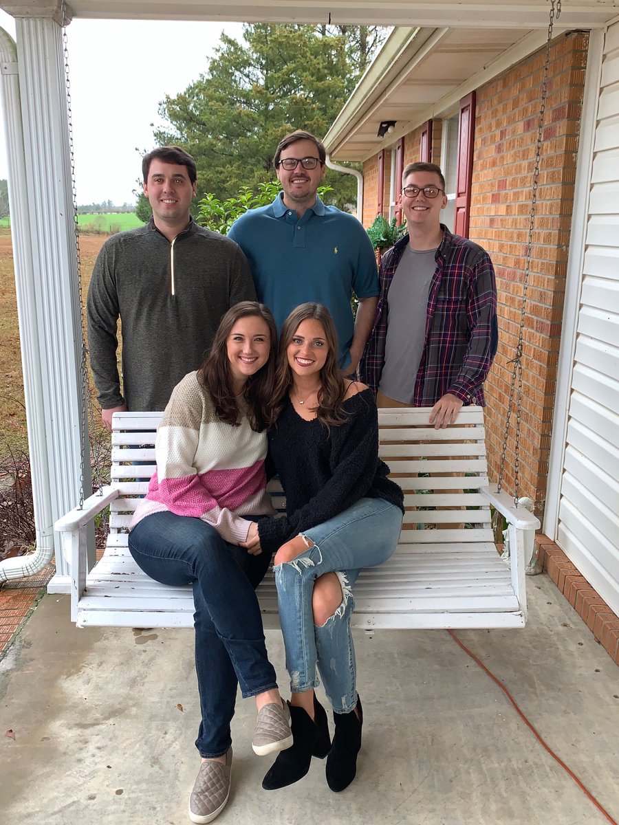 folkesw's tweet photo. Merry Christmas from the Folkes family grands!!! https://t.co/Q23pmNcd2V