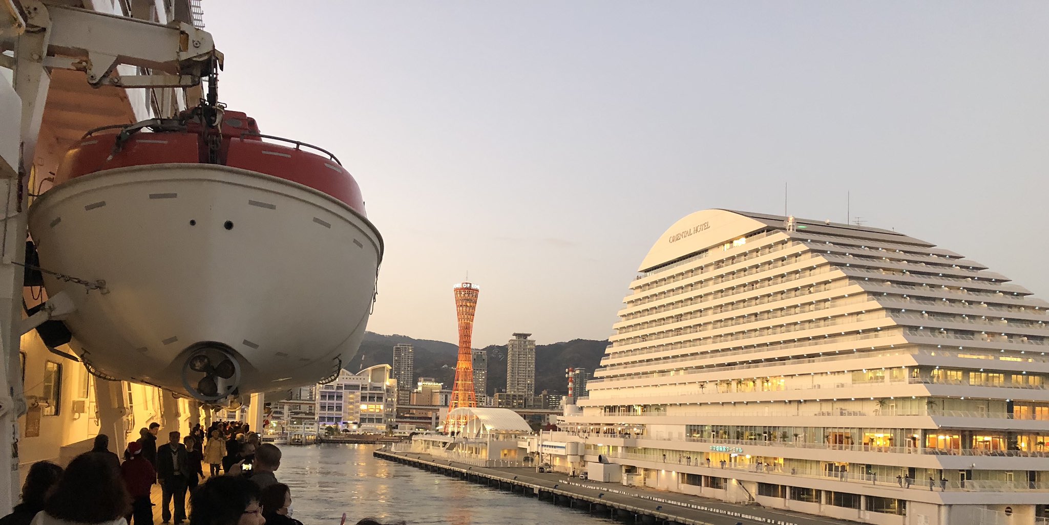 تويتر クラブツーリズム 船旅club على تويتر ツアーレポート 神戸と大塚国際美術館 飛鳥2クリスマスクルーズ ツアー 飛鳥2に乗船し神戸から出港しました 船内は煌びやかな装飾でクリスマスクルーズムード満点 夕食も特別メニューです クラブツーリズム