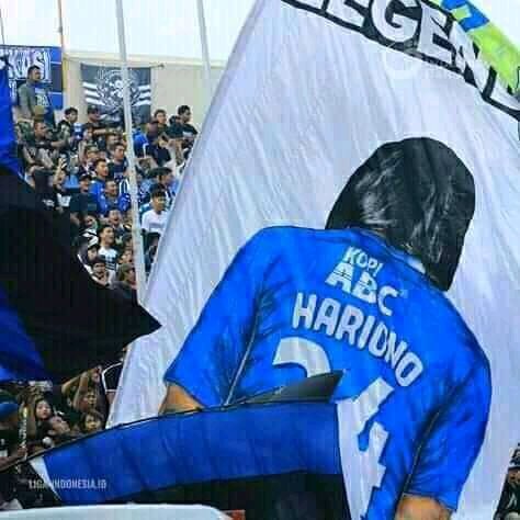 gilangzeroyank's tweet photo. "Apalah arti sebuah nama di punggung dari pada lambang di dada." Bagi kami kamu tetap ada dan melegenda.
Hariono 24
@persib 
#bobotoh
#HarionoDay https://t.co/F6j0Hw5HNA