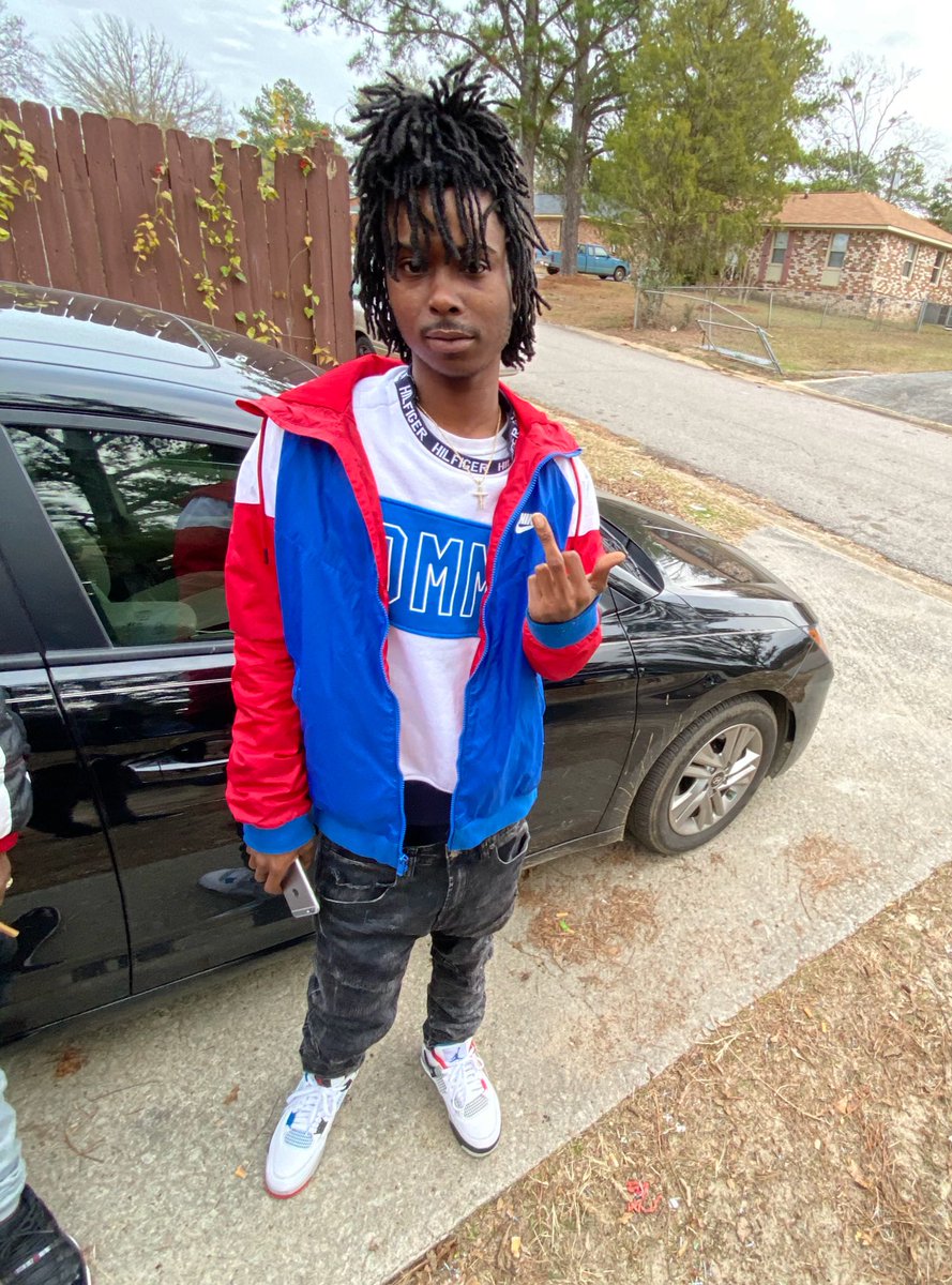 LuckieMuvasPapi's tweet photo. Canβt Let The Streets Get The Best Of Meβ π―π¨πΎβπΎ #TRAP4L #StreetForeal https://t.co/4hDdyvwzjQ