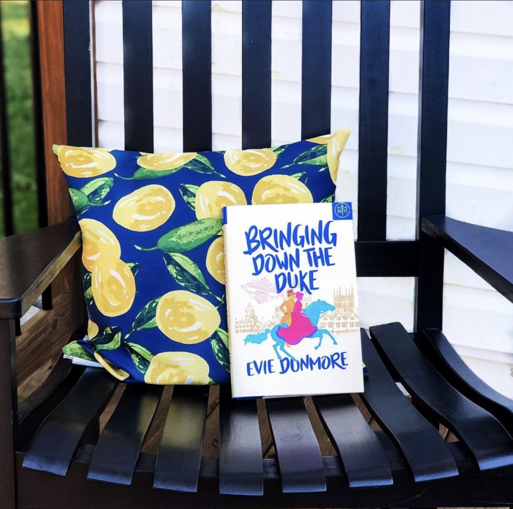 NikaleighReads tweet picture