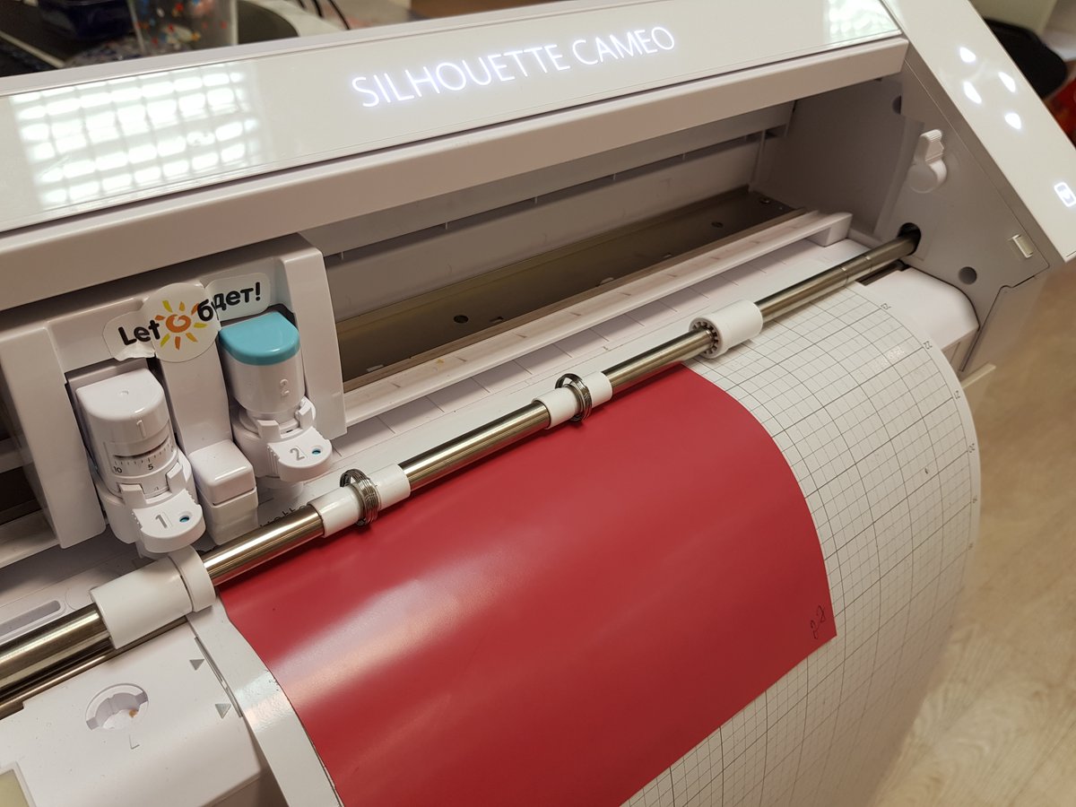 letobudetru's tweet image. Использование Пробивного инструмента в режущем плоттере Silhouette Cameo 4. 
Для удобства выборки пленки Пробивной инструмент делает маленькие отверстия для монтажного крючка.  
silhouetteshop.ru/shop/nozhi-i-k…
#punchtool #silhouette #cameo4 #режущийплоттер  #плоттер #винил #термопленка