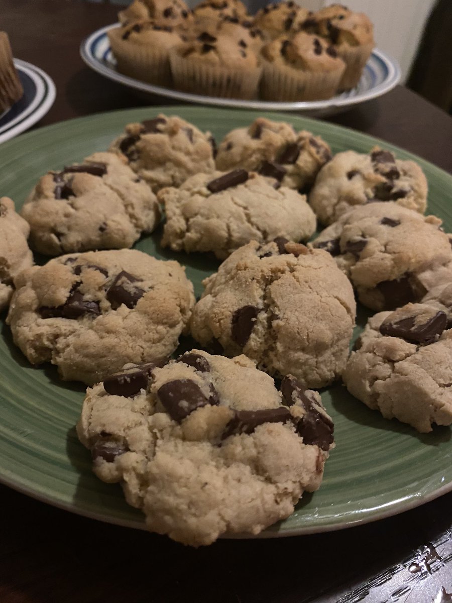 TacoSquadWR's tweet photo. Me and my little baked tonight! Cookies for Santa are ready and we have some chocolate chip banana muffins for a lil snacky 😍😋#mostlyOrGaNiC 😂 https://t.co/XsUQq89j9O