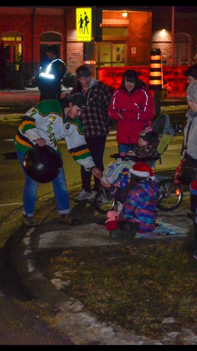 Tfordtrojans's tweet photo. A fun night with the community at the Calithumpian Holiday parade!! Way to go boys!! You did the team proud!!
#tistheseason #1600candycanes #trojanpride# @PJHLYeckDiv @OHAhockey1 @ZorraTwp https://t.co/poCQHO5oY5
