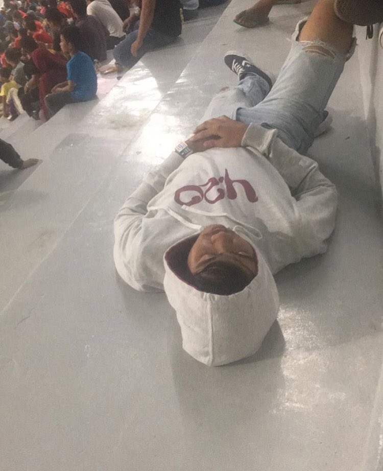 antara mendukung dan mengantuk #RebahanAdalahLiburanku