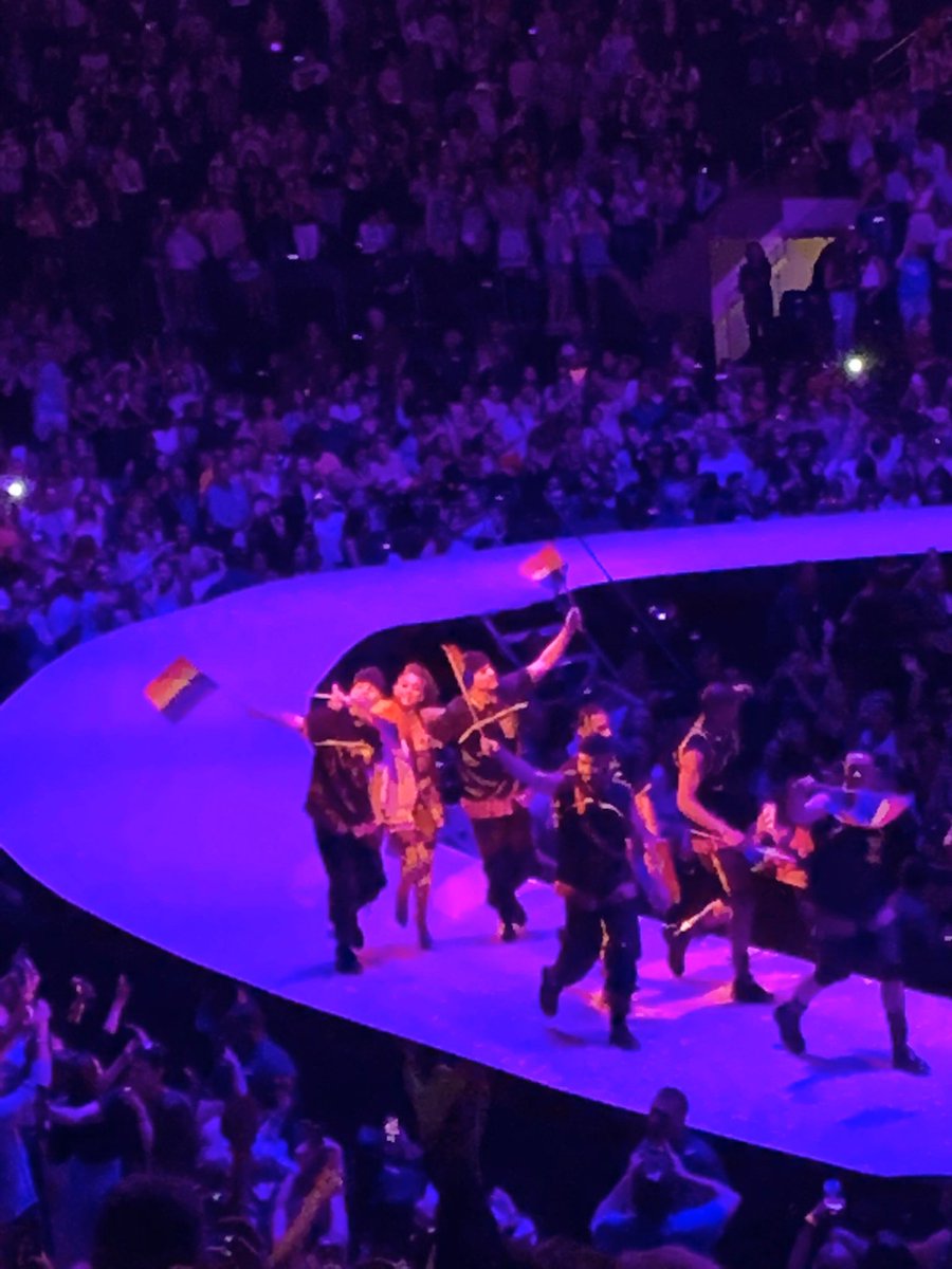 Dancing_man0709's tweet photo. @ArianaGrande thank you for being you, thank you for the music, thank u for getting me trough 2019 like a boss, Just THANK YOU, periodt canโt believe #SweetenerWorldTour is over! I love you Ari ! On to the next chapter, Thank u, Next Yuh!! #KByeForNow #OurSWT #SWTBROOKLYN https://t.co/g6n1YJEQcs