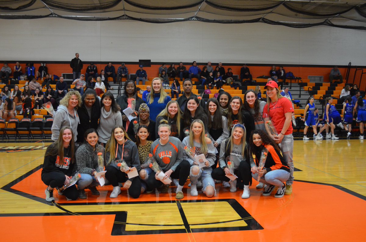 Alumni Night 12/20/19
Thanks to all former Pioneers for the continued support. Our program will continue the proud tradition every night this season. 🟧⬛️🏀