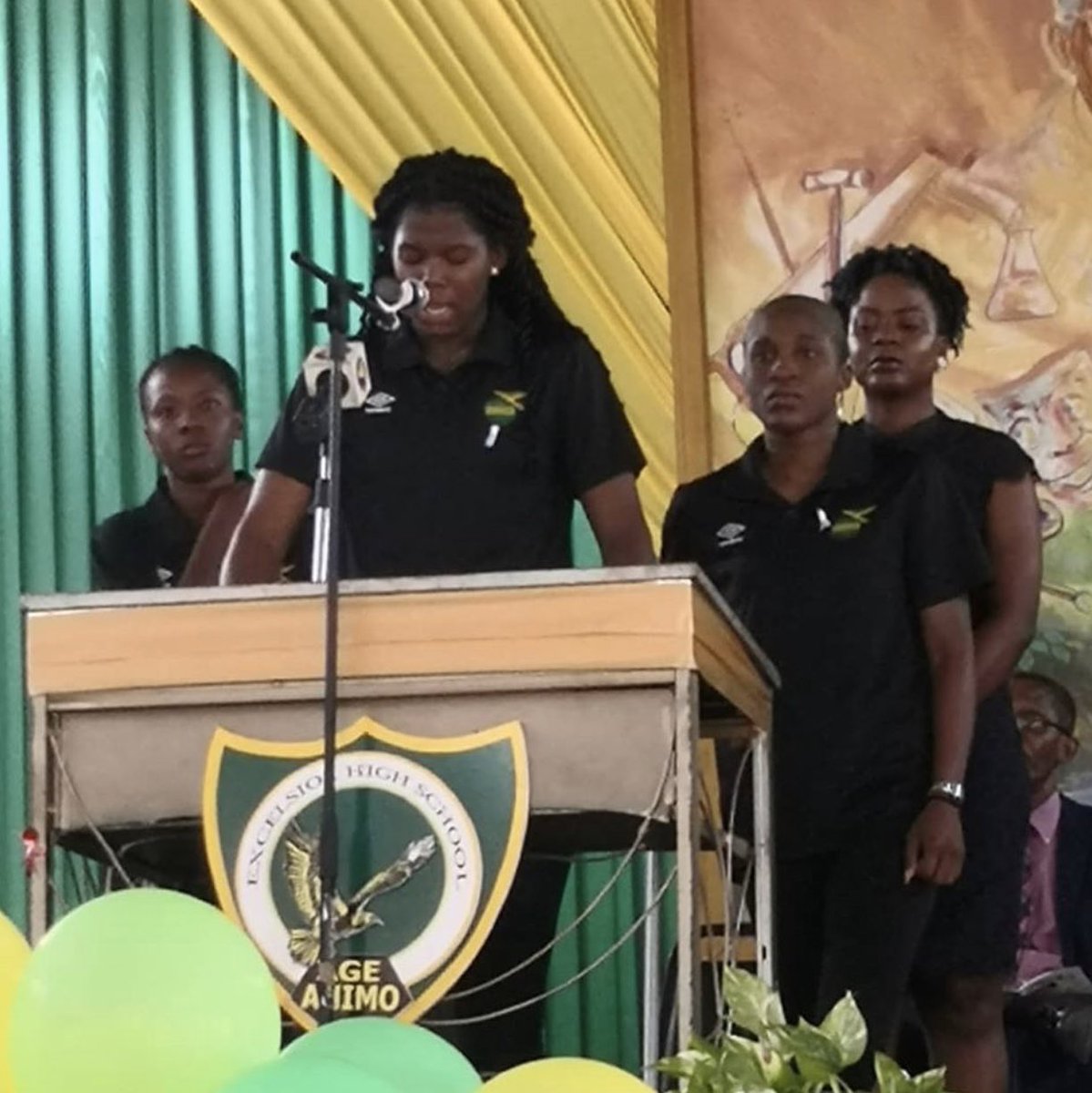 Reggae_Girlz_F's tweet image. Reggae Girlz led my Khadija “Bunny” Shaw pay tribute to Tarania “Plum Plum” Clarke. 🙏🏾 
 
#TaraniaClarke #ReggaeGirlz #RIP #Gone2Soon #ReggaeGirlzFoundation #JFF_Football #CedellaMarley
