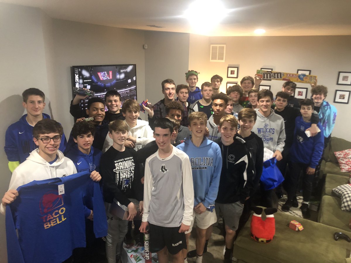 Thanks to the <a href="/HDcatsHoops/">Hilliard Davidson Basketball</a> players and coaches, the <a href="/StarHouseCbus/">Star House Columbus</a> is going to be receiving a huge donation of gloves and hats! 🏀💙 <a href="/DavidsonHS/">Hilliard Davidson</a>