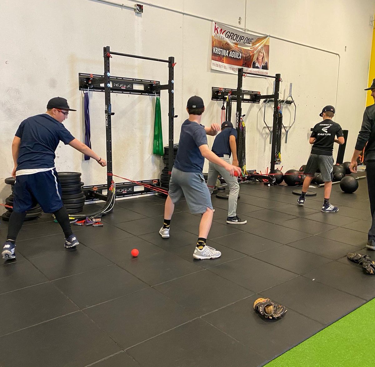 mike_mccarthy17's tweet image. “My question for all of you is ‘how are you going to show your gratitude and love for your family this holiday season?’”

“Buy them a gift?!?”

“Good idea...could you write them a letter telling them all the things you appreciate them doing for you?!?”

Commence eye rolls 🤦🏼‍♂️