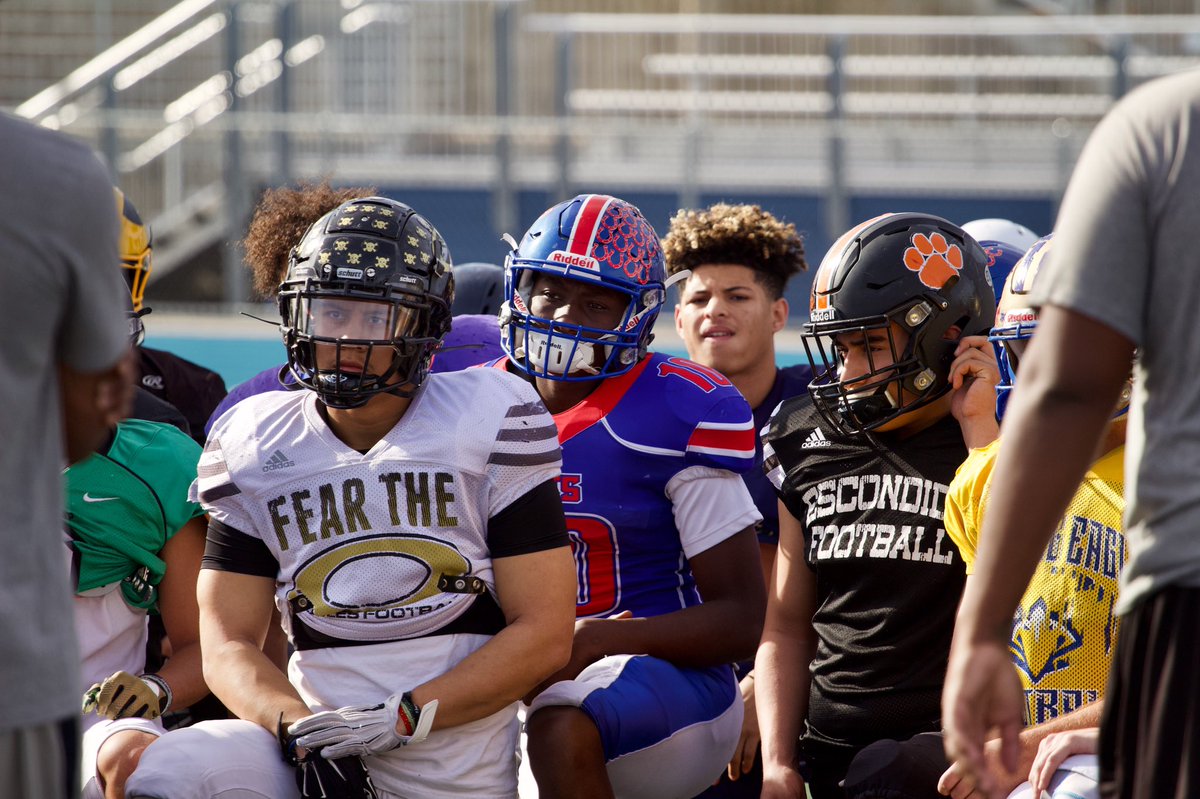 SDFNLMagazine's tweet photo. Back at it on Monday #sdfnlallstar19 #redstarz #bluestarz come support your teammates. Last game of the year. https://t.co/TIeBWe38T7