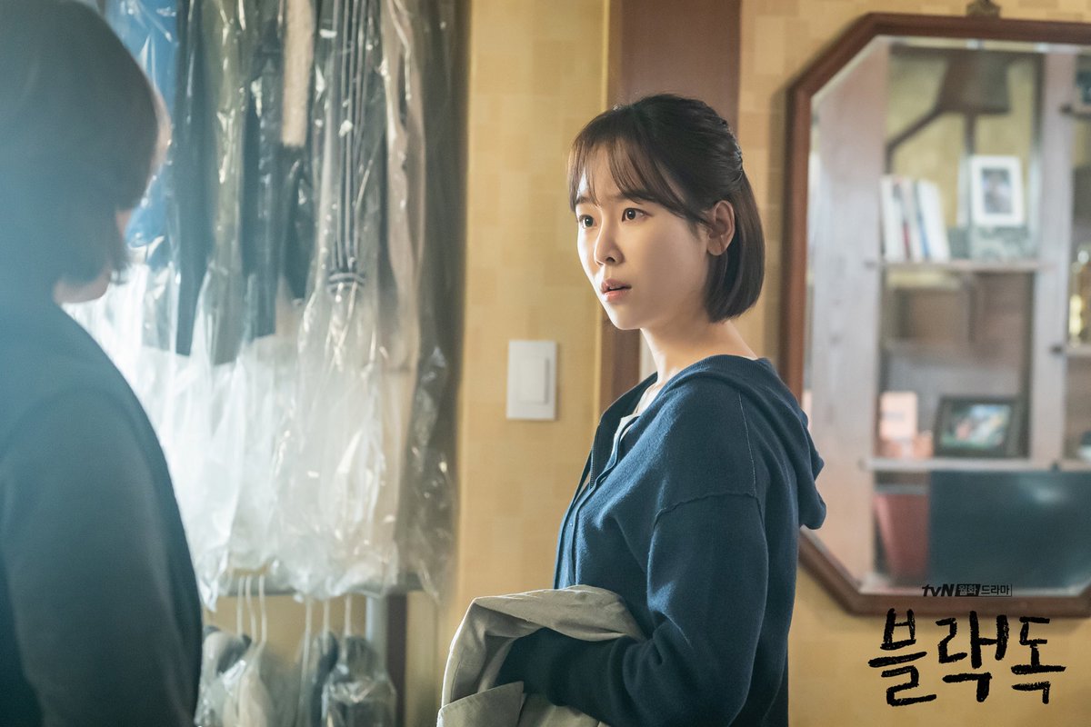 Опубликованы новые стиллы дорамы «Чёрный пёс»