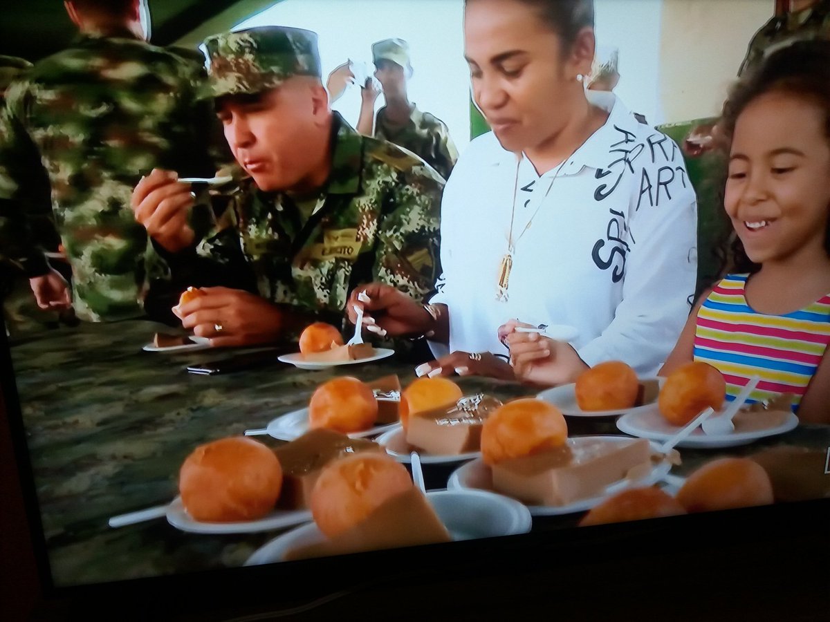 ALBERTOROSASL's tweet photo. Gracias al canal RCN. su programa "4 Caminos", soldados base Teteye depto. Putumayo, enalteciendo labor silenciosa nuestros soldados glorioso Ejercito Nacional, epoca navidad y año nuevo. https://t.co/ZZRrixSRiU