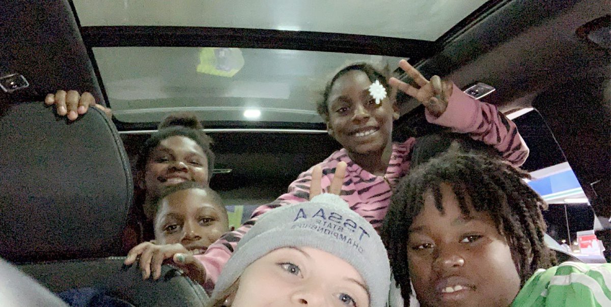 erinfoster2242's tweet photo. Never have I been able to pull something like this off. As a broke college kid I want to thank God for the opportunity like this one. Merry Christmas ❤️ Remember what the season is all about! https://t.co/SqCt6NWqUu