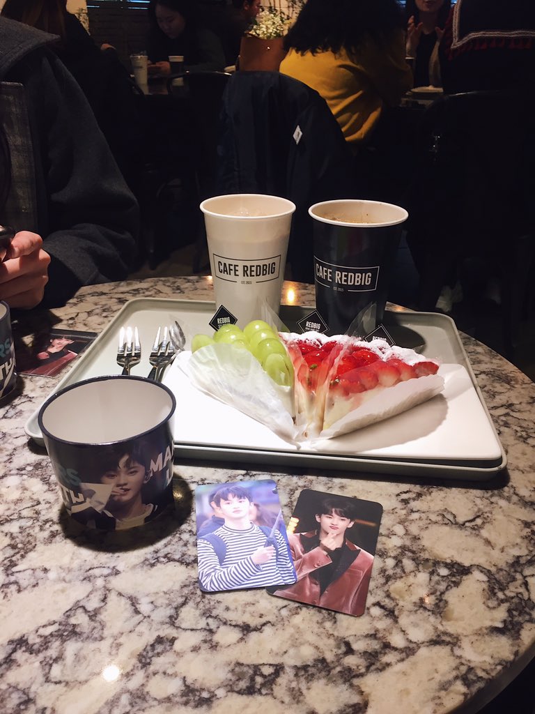 apeachylion's tweet photo. A late one but I went to @/twentyswag’s #6YearsWithMark cafe last week. Ending my semester here with another cafe and a long chat with friends felt good 🥰 https://t.co/NMNCDwxqag
