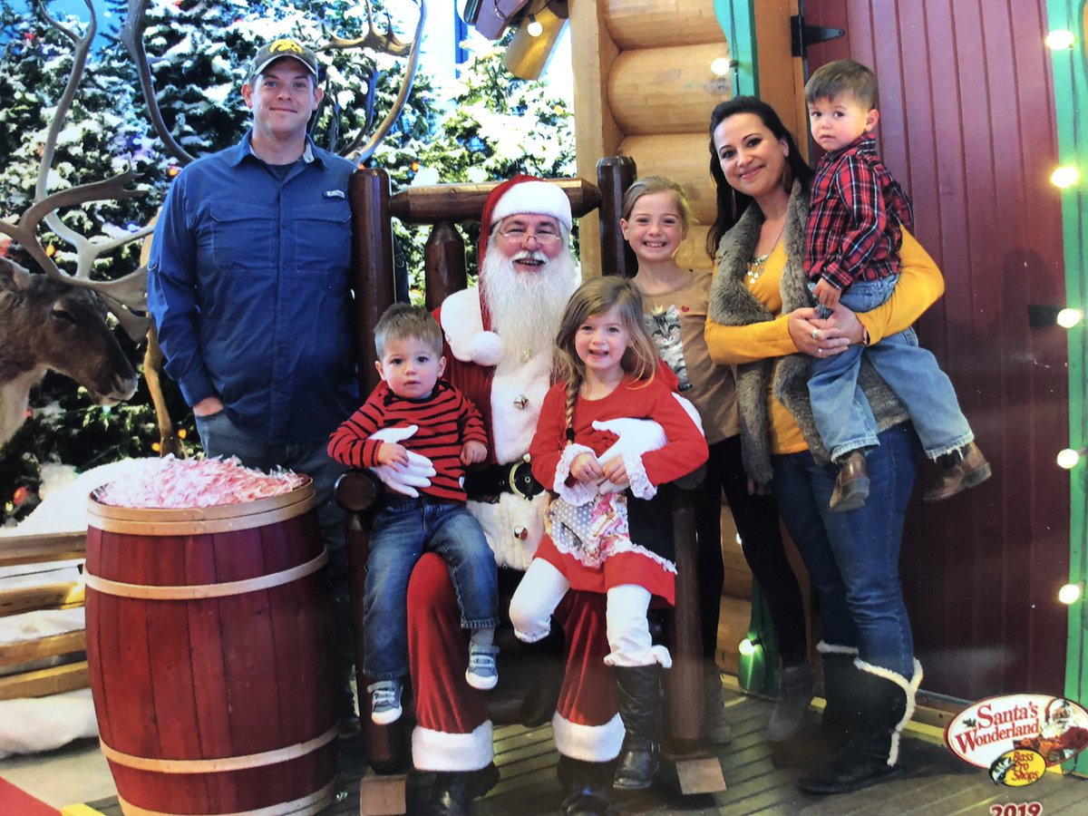 aithomas87's tweet photo. Loving this time together!  #thomas6 #BassProShops #favoritesanta https://t.co/N72OSvWlE3