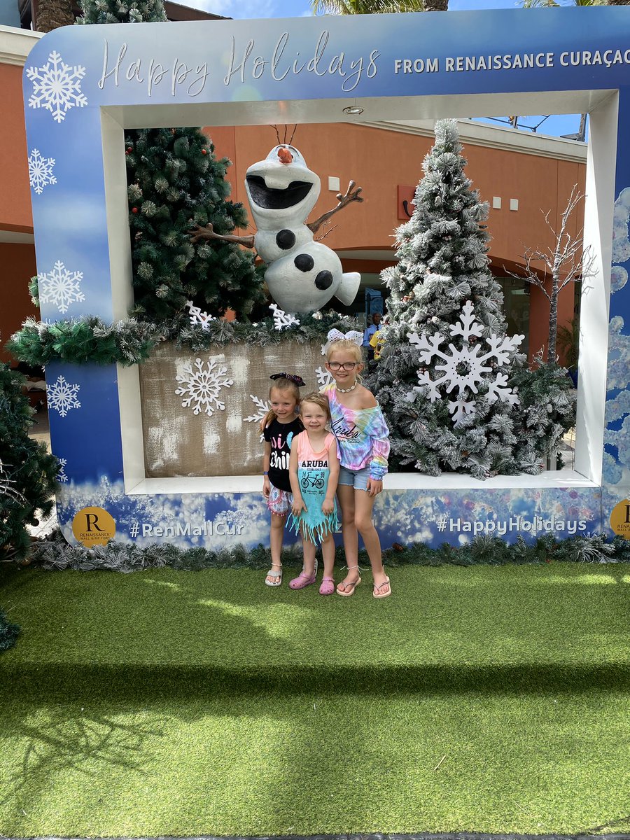 bdcobbtgs's tweet photo. Back from 10 days in paradise and just in time for Christmas. Missing the tropical weather already https://t.co/Zl0KRpwNyj