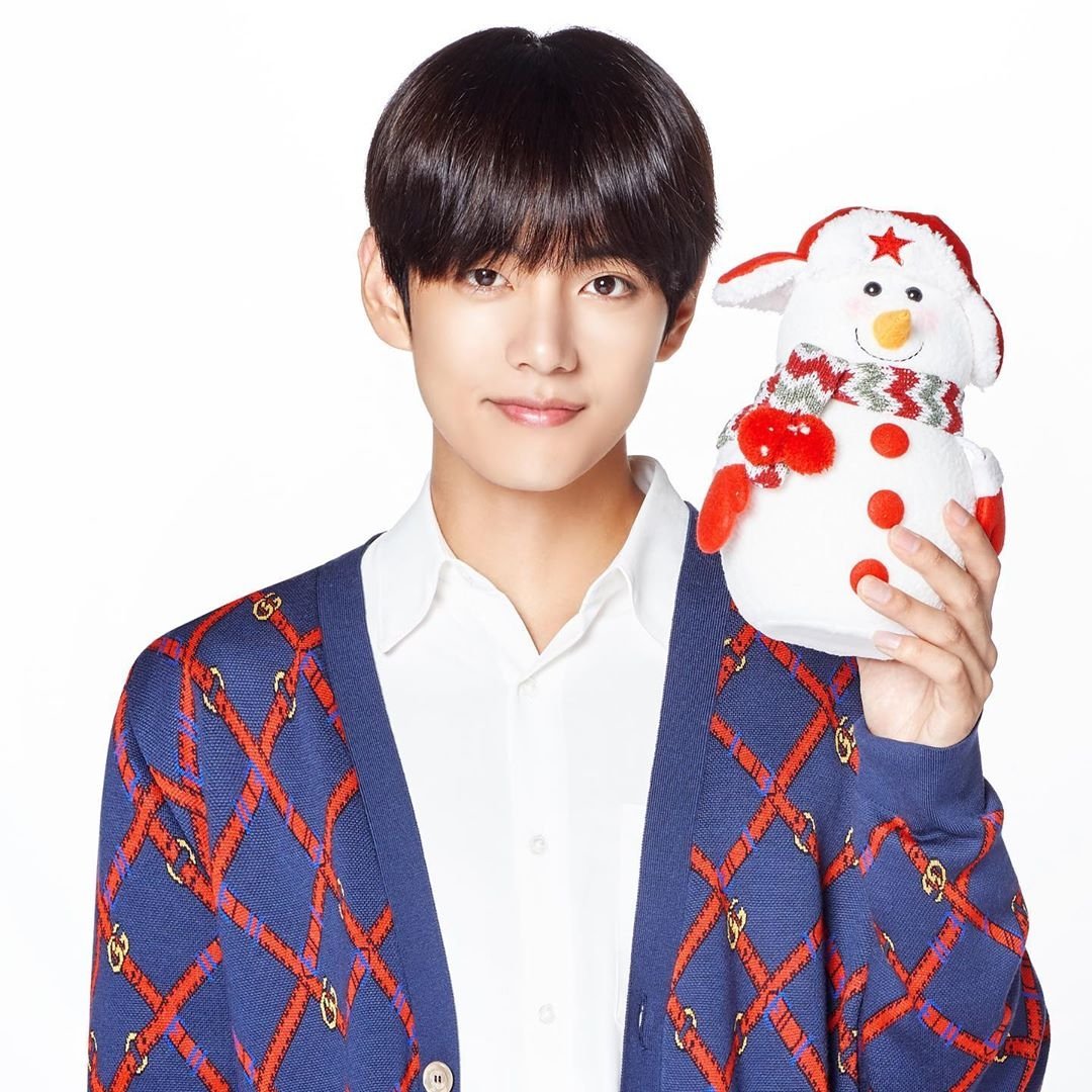 BTS_Thailand's tweet photo. [📷​ IG​ : lemona_official] @BTS_twt​ 🎄

(https://t.co/duS5ZdNBfR) https://t.co/lmYH3YlE8s