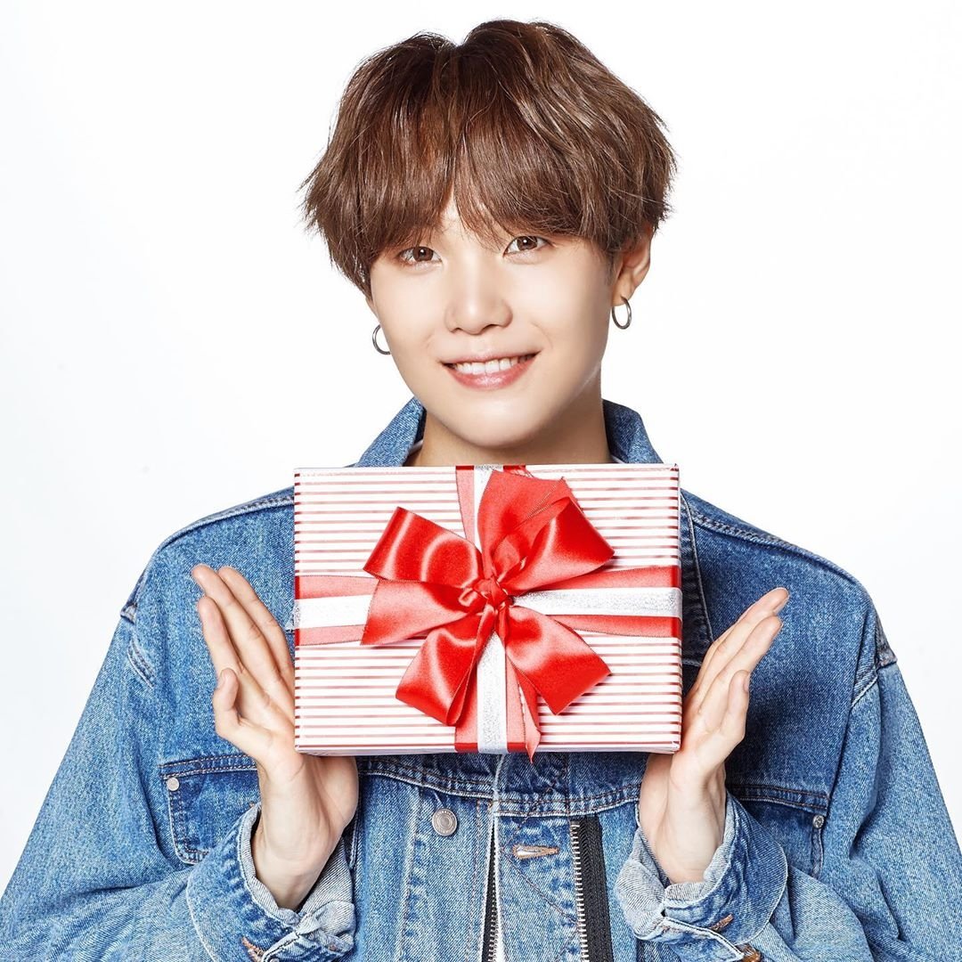 BTS_Thailand's tweet photo. [📷​ IG​ : lemona_official] @BTS_twt​ 🎄

(https://t.co/duS5ZdNBfR) https://t.co/lmYH3YlE8s
