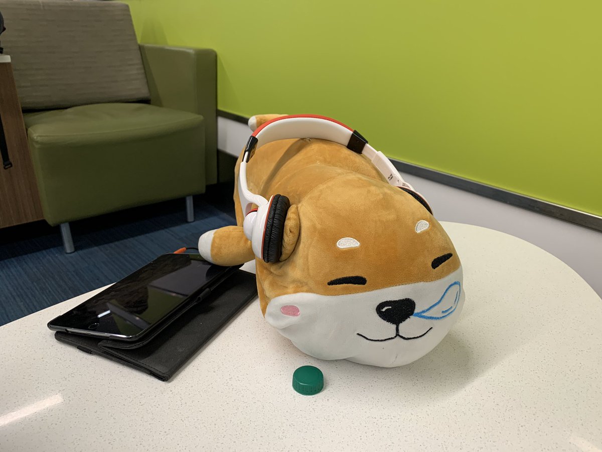 SmartyPanda's tweet image. We keep him busy to get through the flight delay